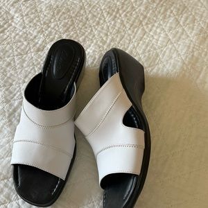 Like new Clarks sandal